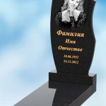 Одинарный памятник из гранита вертикальный В-8